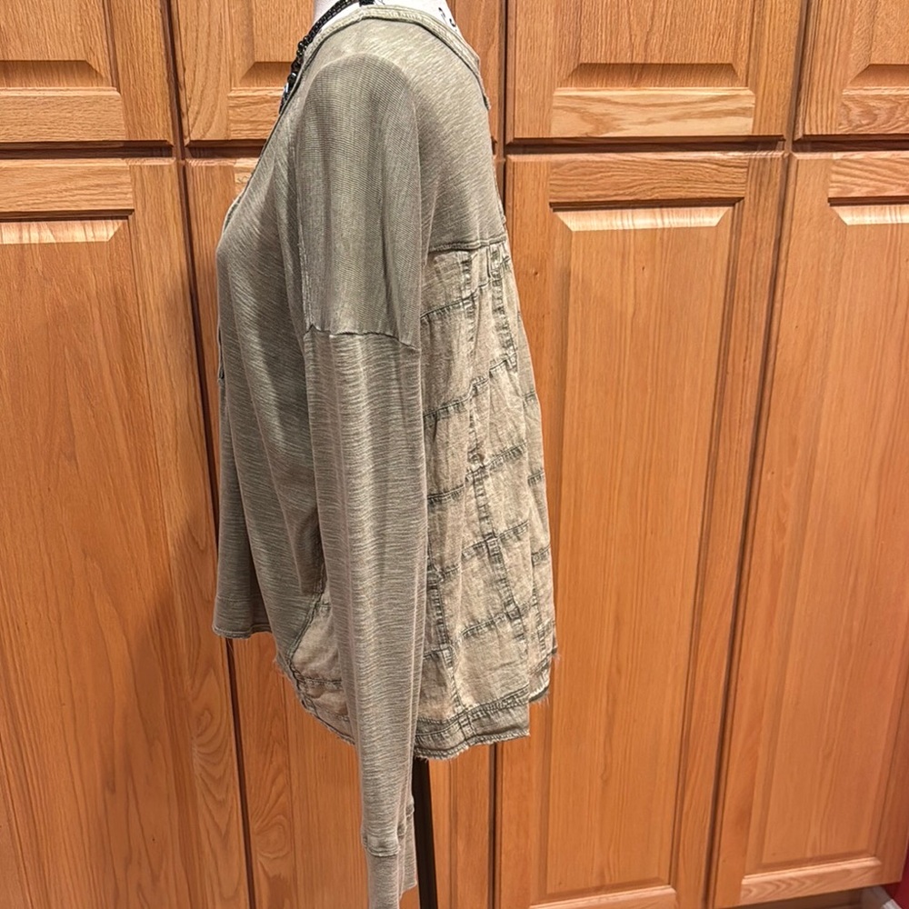 Pilcro by Anthropologie Green Long Sleeve Button placket shirt